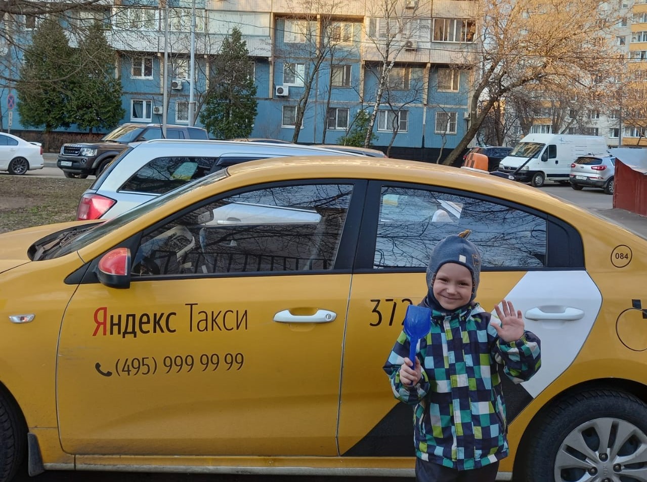 Такси малыш телефон. Такси малыш. Такси малыш Москва. Такси малыш Мирный.